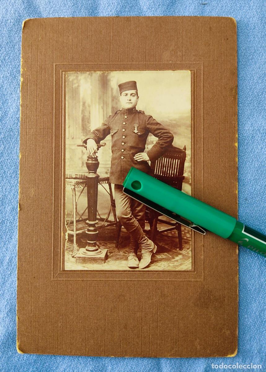Militaria: OFERTA ANTIGUA TARJETA CON FOTOGRAFIA ORIGINAL DE SOLDADO MILITAR CONDECORADO GUERRA DEL RIF A&Ntilde;OS 20