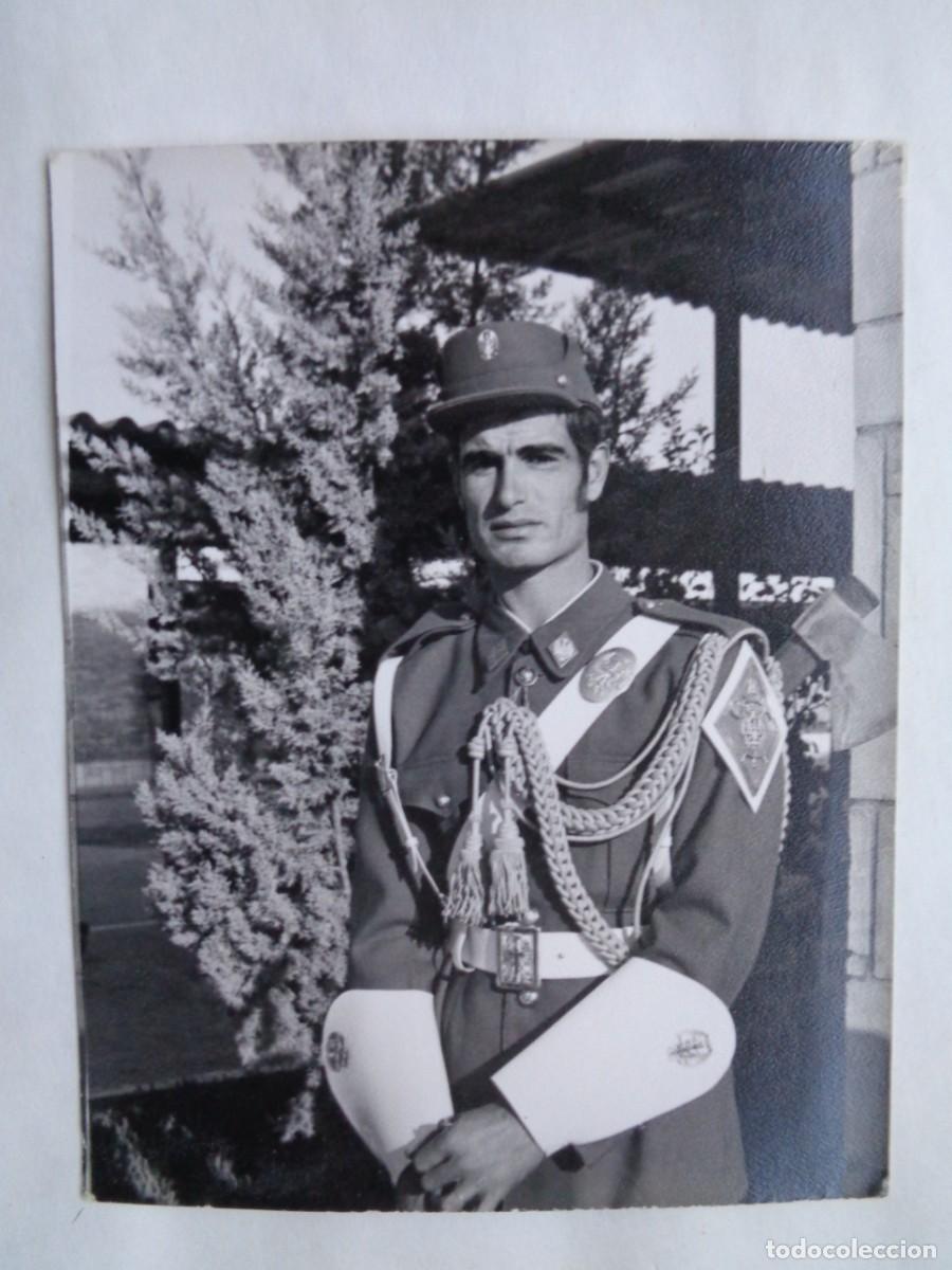 Militaria: FOTO DE MILITAR GASTADOR DEL C.I.R., DE GALA CON CORDON, MANOPLAS, HACHA, ETC