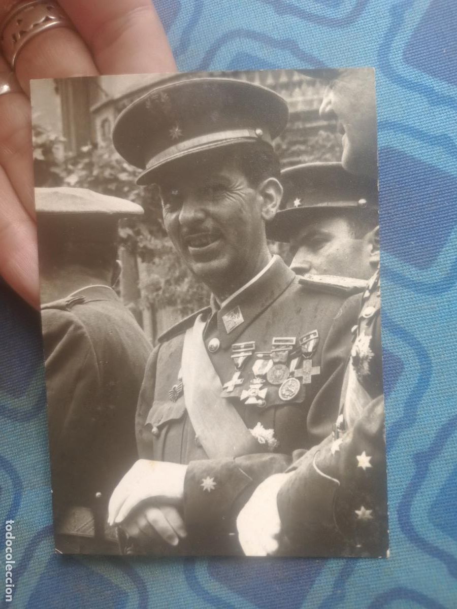 Militaria: Militar con medallas