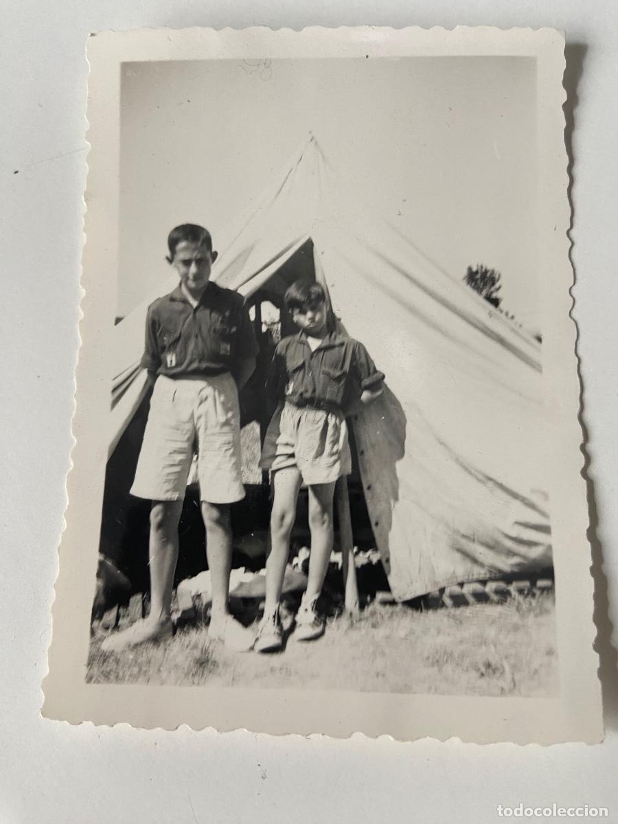 Militaria: 254-5. Foto de j&oacute;venes flechas. Falange hacia 1.960...