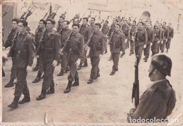 Militaria: FOTO SOLDADOS DESFILANDO