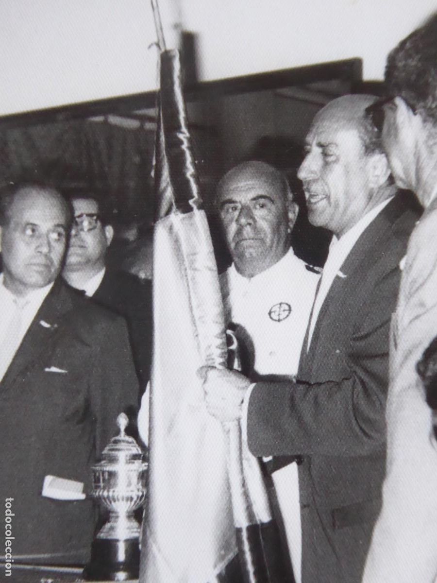 Militaria: Fotograf&iacute;a laureado Alfredo Lostau.