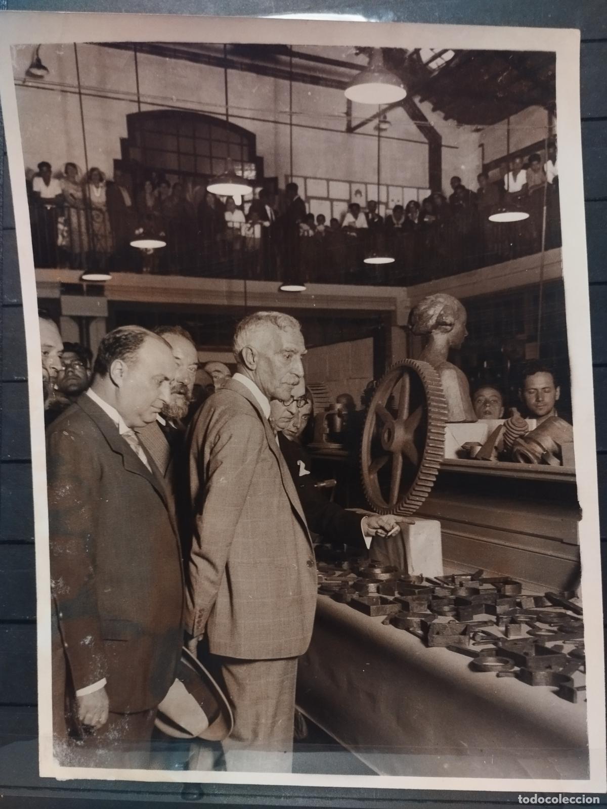 Militaria: TKZ - FOTOGRAFIA ORIGINAL. PRESIDENTE MACIA. VISITANDO LA EXPOSICION DE TRABAJOS DE LA ESCUELA 1931