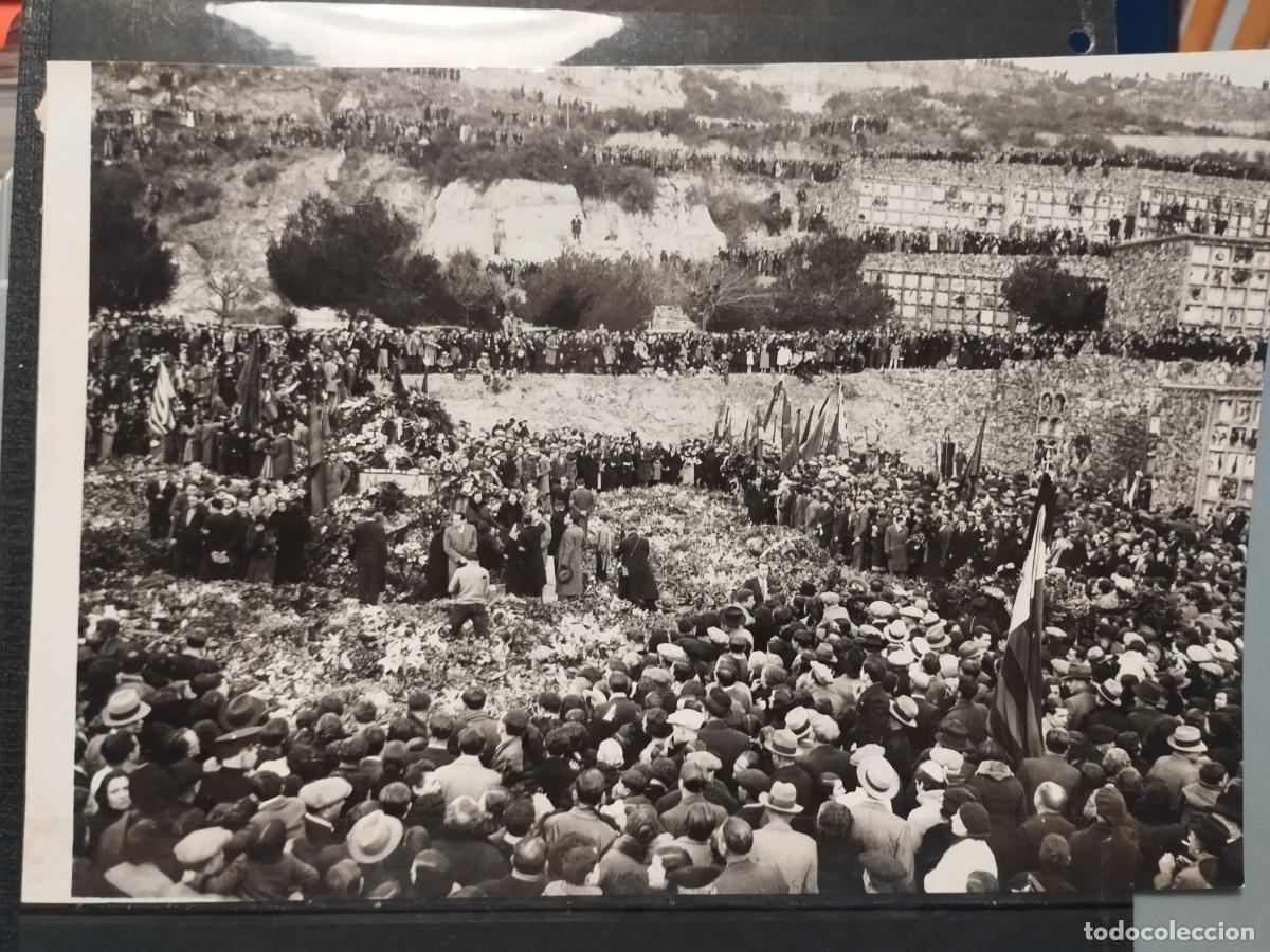 Militaria: TKZ - FOTOGRAFIA ORIGINAL. PANORAMICA DE LA MULTITUD ALREDEDOR DE LA TUMBA DE MACIA 1934