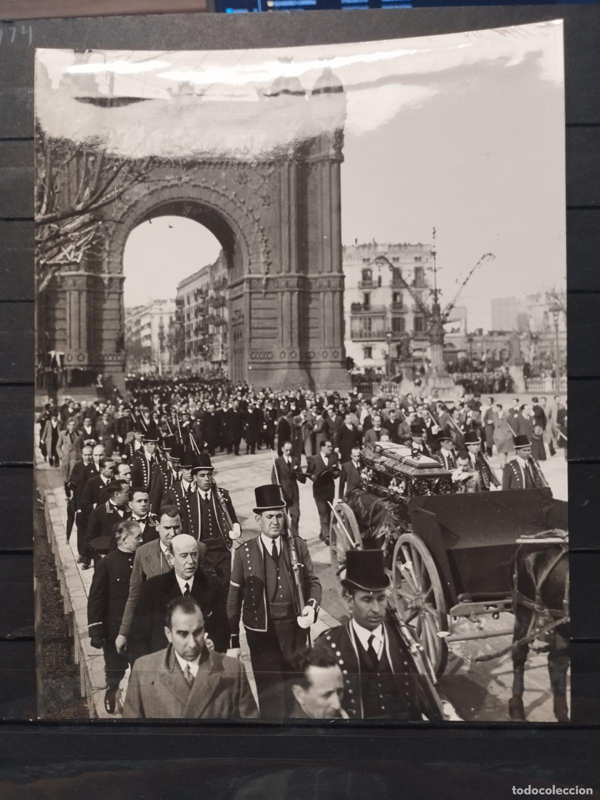 Militaria: TKZ - FOTOGRAFIA ORIGINAL. DESFILE DEL ENTIERRO DEL PRESIDENTE MACIA PASANDO POR ARCO DEL TRIUNFO