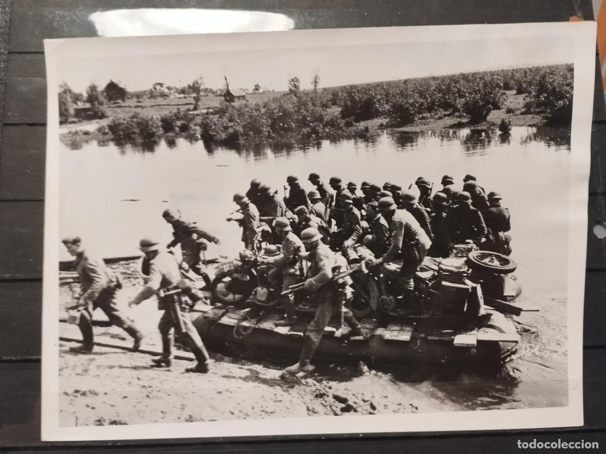 Military Antiques: TKZ - FOTOGRAFIA ORIGINAL. LAS TROPAS ALEMANAS ATRAVIESAN EL RIO BERESINA. 1941