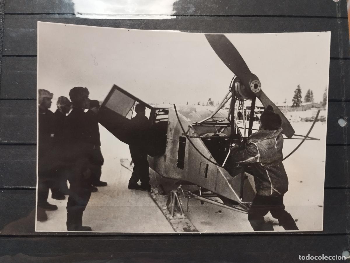 Military Antiques: TKZ - FOTOGRAFIA ORIGINAL. II GM. LOS AVIADORES ALEMANES CIRCULANDO POR EL AERODROMO NEVADO. 1942.