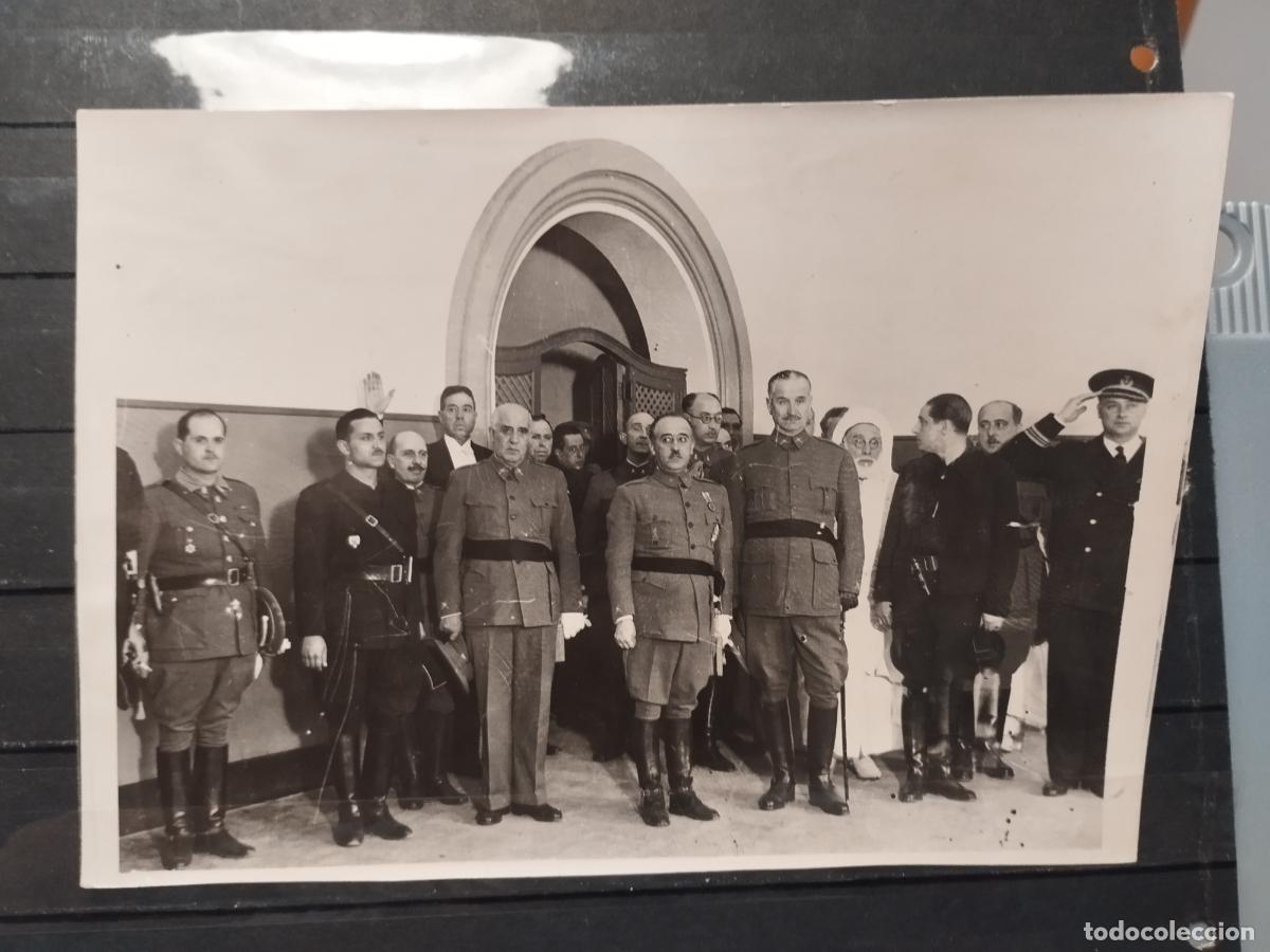 Militaria: TKZ - FOTOGRAFIA ORIGINAL. FRANCO DURANTE UNA VISITA A ANDALUCIA.