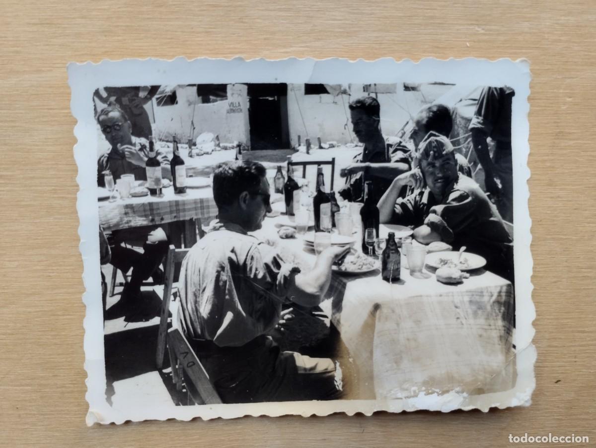 Militaria: Fotograf&iacute;a antigua de militares comiendo. &iquest;Villa Albondig&oacute;n?