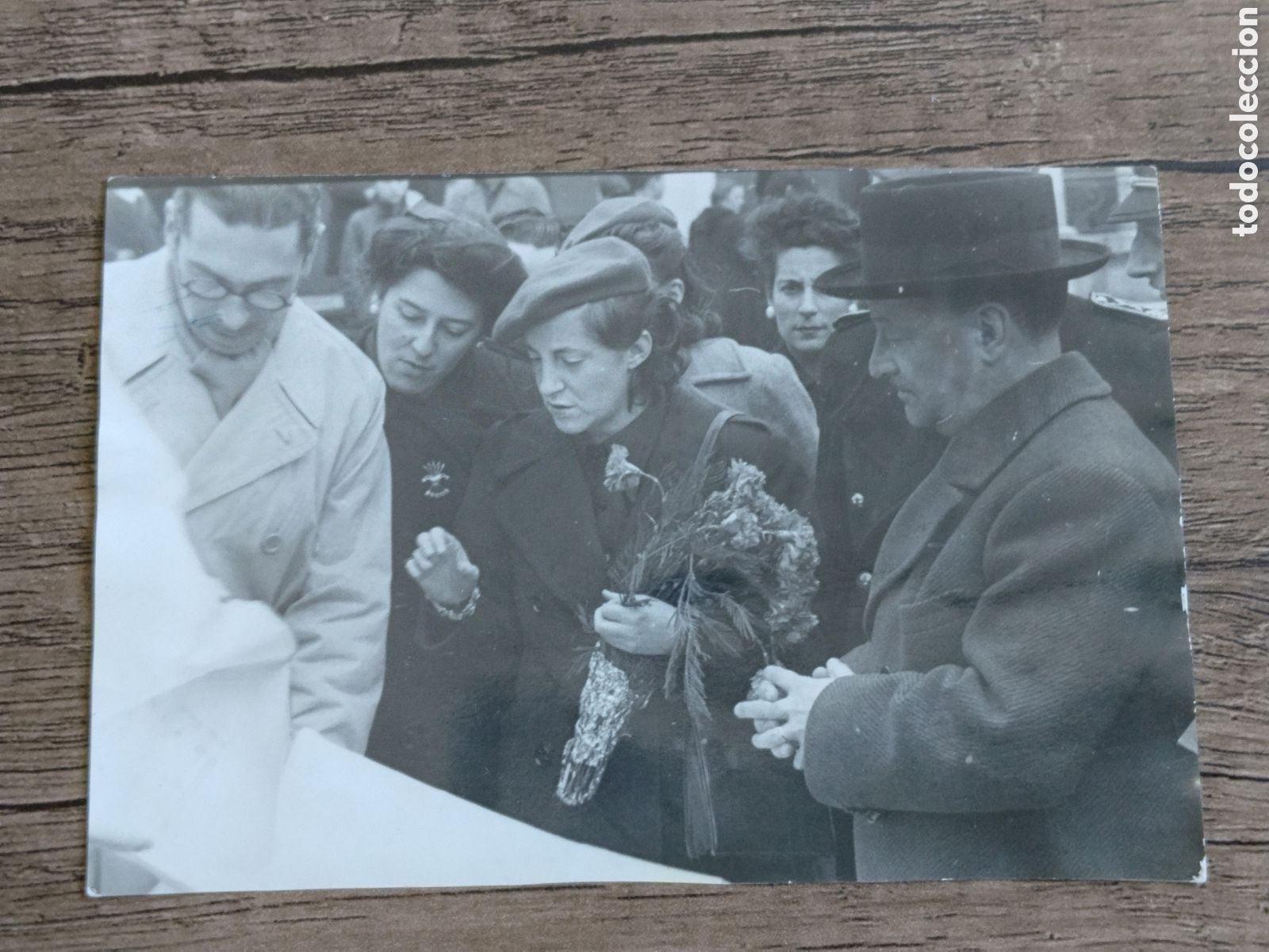 Militaria: Fotograf&iacute;a guerra civil Pilar primo de rivera.falange.falangista.seccion femenina.requete.patriotico