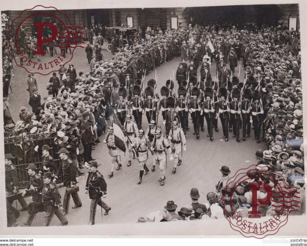 Militaria: BAND GARDE REPUBLICAINE ARRIVES LONDON FRENCH 8TH NATIONAL REGIMENT VERDUN 21 * 16 CM Fonds Victor