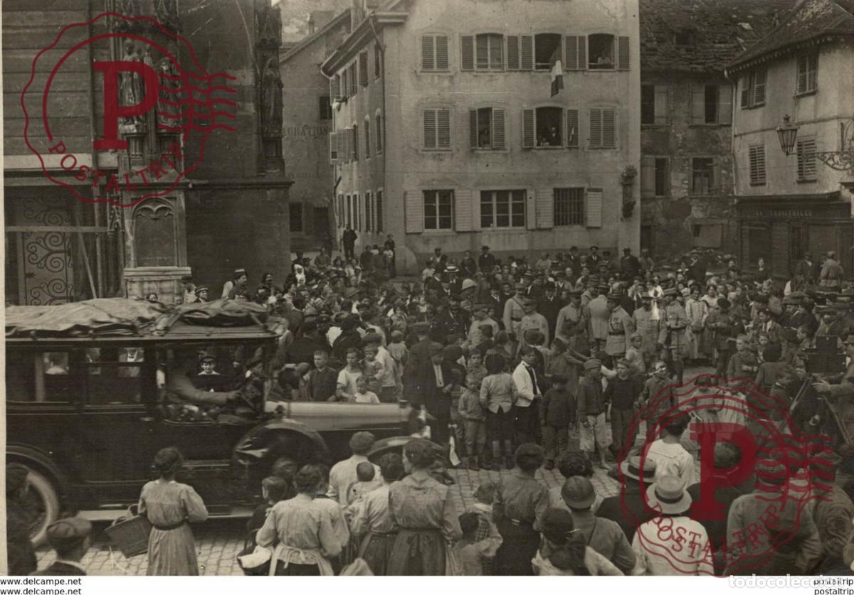Militaria: CHAUM CHAUN LA FOULE DEVANT LA CATHEDRALE AUTOUR DE LAUTO DE GAL PETAIN +-&nbsp;18*13CM