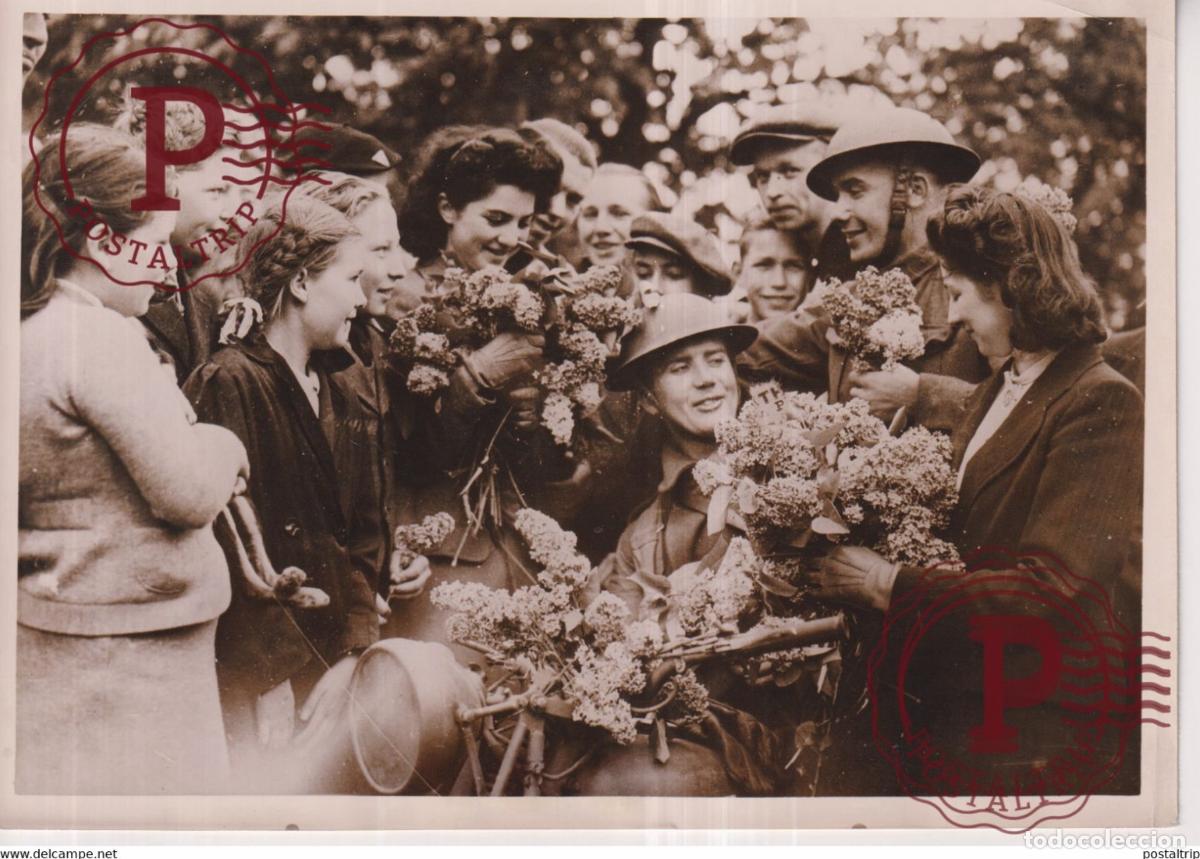 Militaria: BELGIE BEGIQUE SOLDATS ANGLAIS ARRIVE TROUPES ALLIEES BRITISH TROOPS EN BELGIUM 18*13CM PHOTO WORL