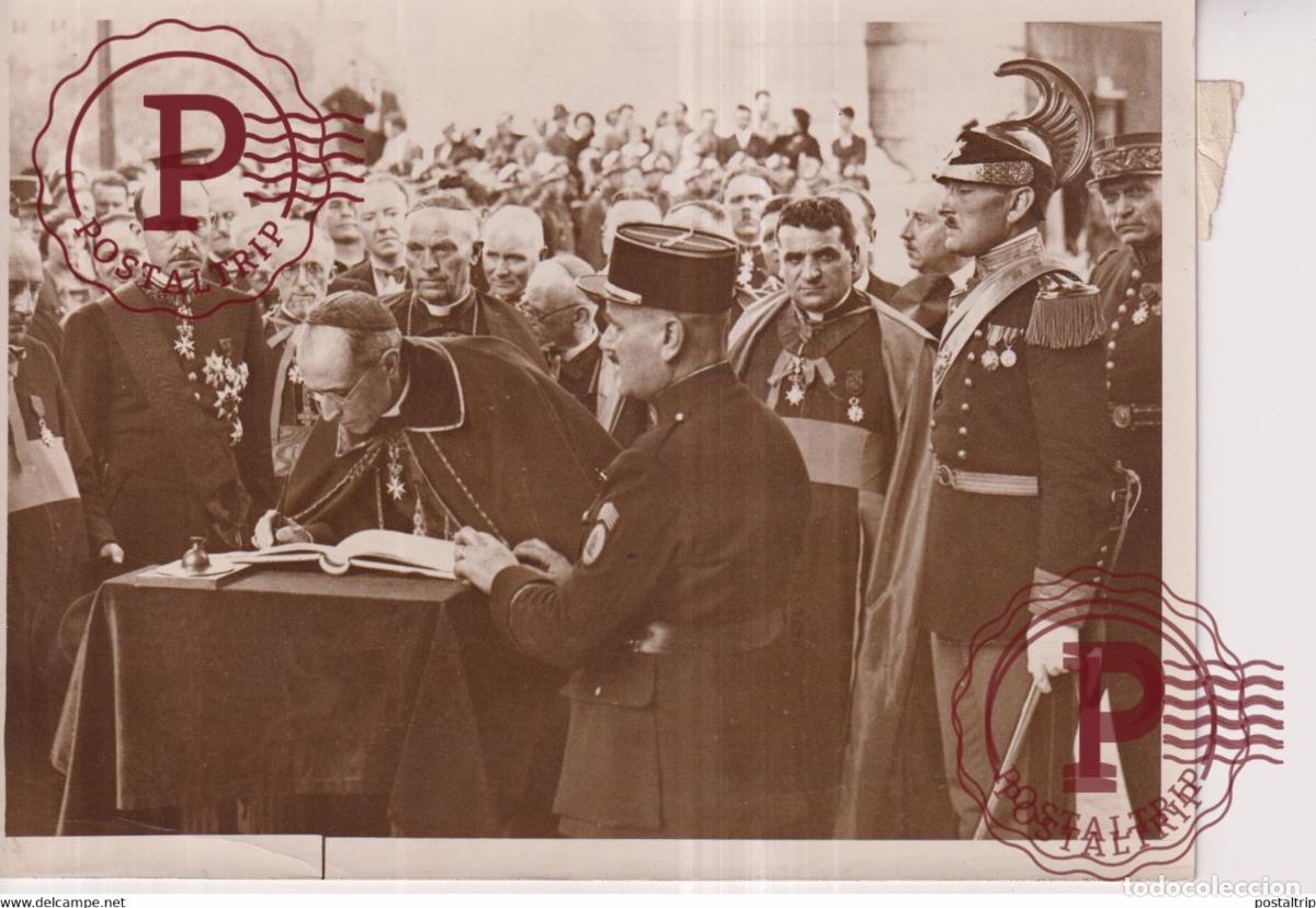 Militaria: 1937 VISITE CARDINAL PACELLI SIGNANT LE LIVRE DOR ARC TRIOMPHE DE PARIS 18*13CM
