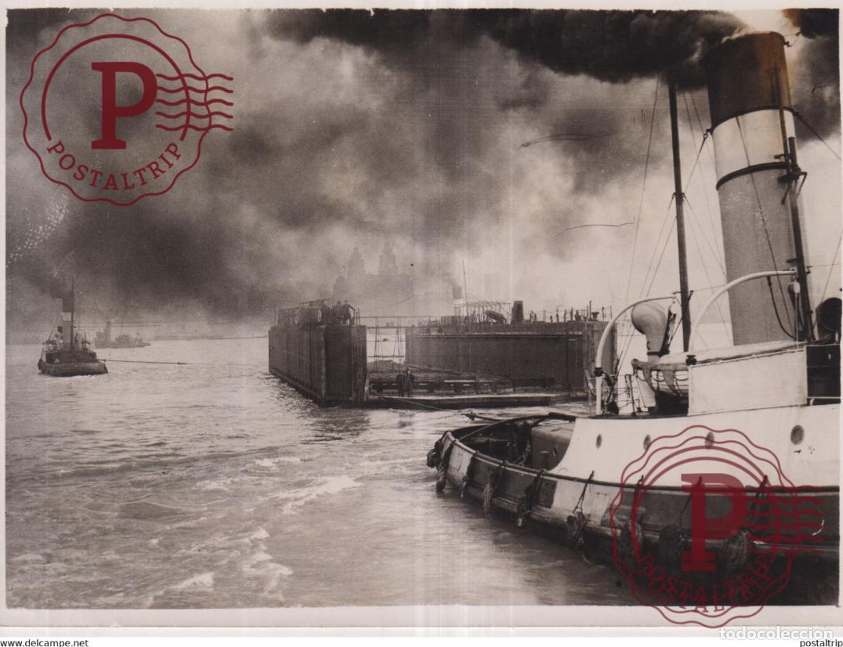 Militaria: FLOATING DOCK TOWED EAST BIRKENHEAD AFD 67 BRITISH NAVY FAR EAST RIVER MERSEY 1945 20*15CM