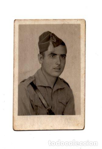 Militaria: SOLDADO CON UNIFORME MILITAR. ESTUDIO FOTOGR&Aacute;FICO FOTOGRAF&Iacute;A MODERNA TET&Uacute;AN.1941. 6X4.