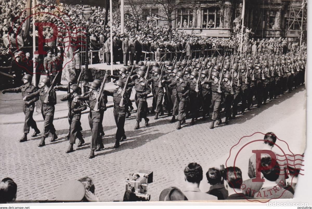 Militaria: 10TH ANIVERSARY NAVO MAINZ GERMANY NEDERLANDSE MILITAIREN 18*12CM