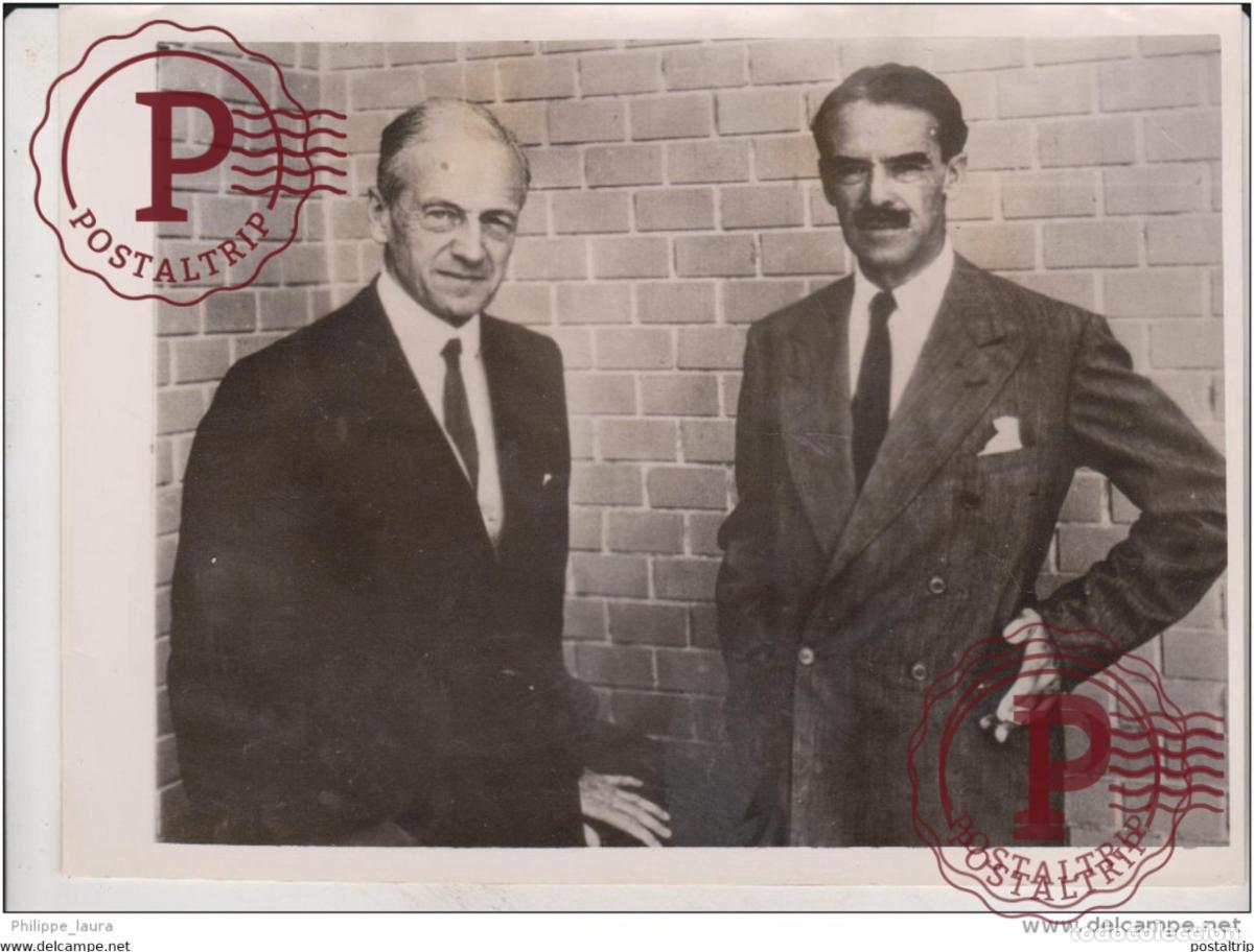 Militaria: DEPUTY BRITISH MINISTER OF STATE ARRIVES IN CAIRO LORD MOYNE BRITISH OFFICIAL PHOTOGRAPH