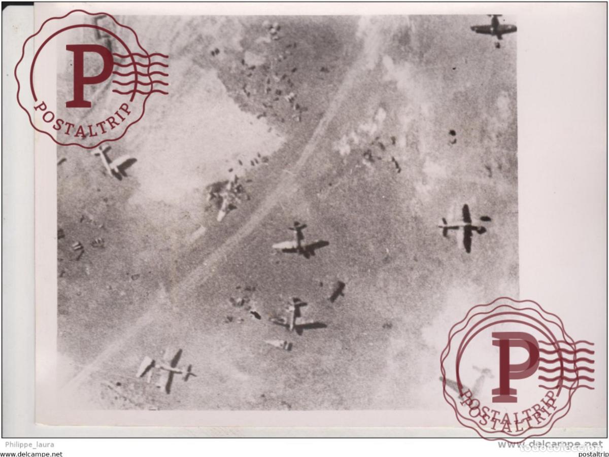Militaria: ENEMY DESERT AERODROME AFTER RAF RAID GERMAN AIRCRAFT AXIS AERODROMES BRITISH OFFICIAL PHOTOGRAPH