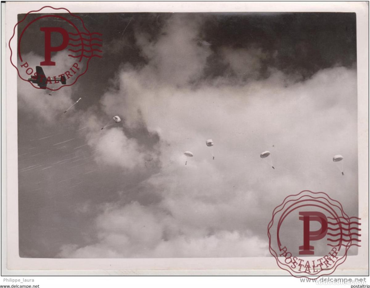 Militaria: EXCLUSIVE PICTURES OF THE LARGE FORCE OF BRITISH PARACHUTE TROOPS