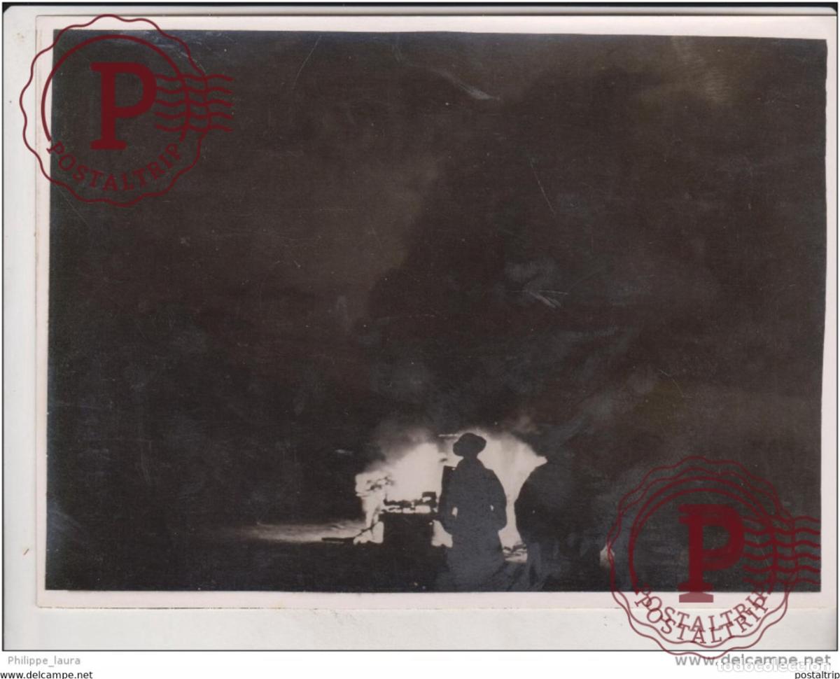 Militaria: AA GUNNERS BRING AXIS RAIDER DOWN IN FLAMES OVER DESSERT AIRFIELD RAF BRITISH OFFICIAL PHOTOGRAPH