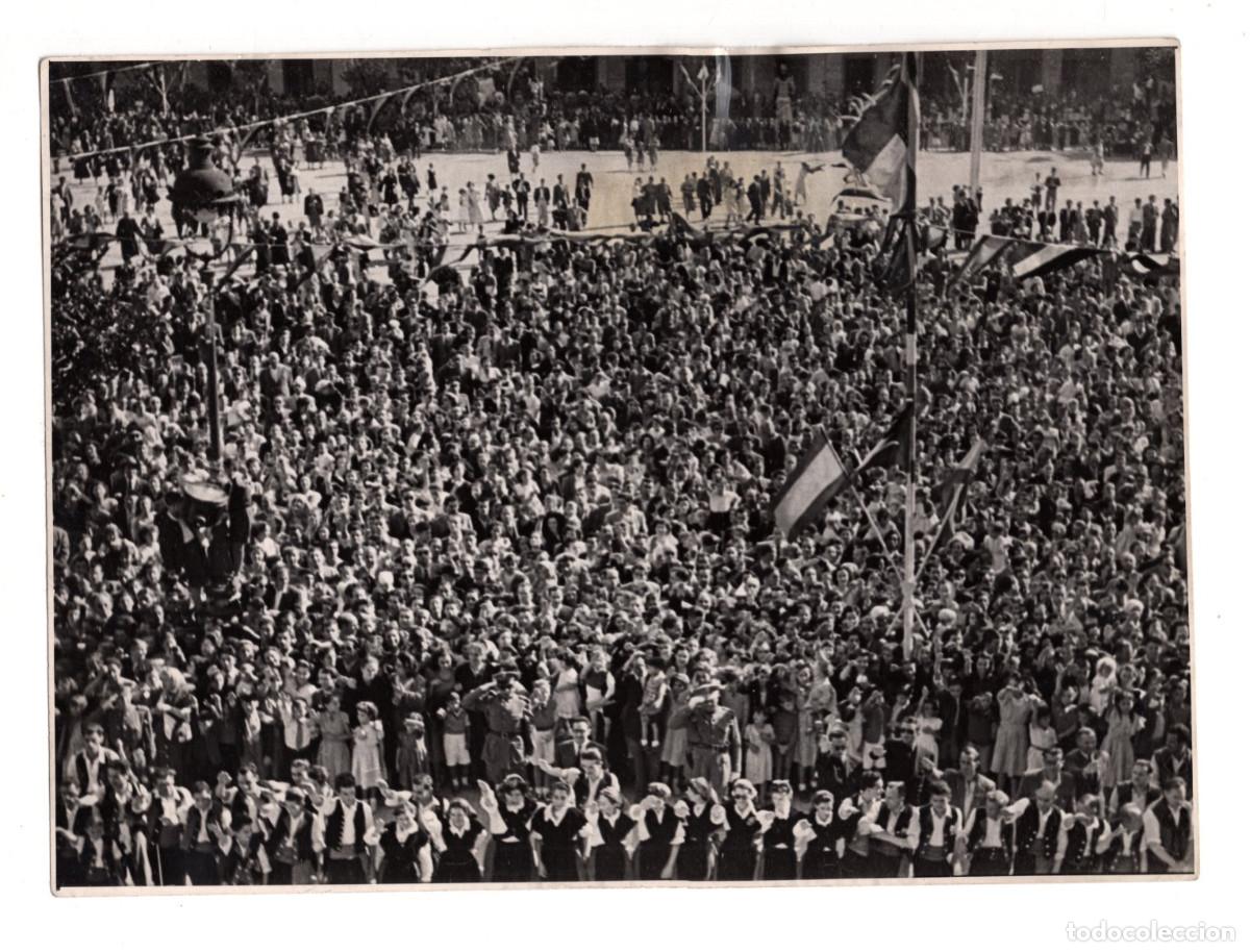 Militaria: REY ABDALLAH DE JORDANIA . MASA PRESENCIA DE LES CALLES. 23,7X17,2
