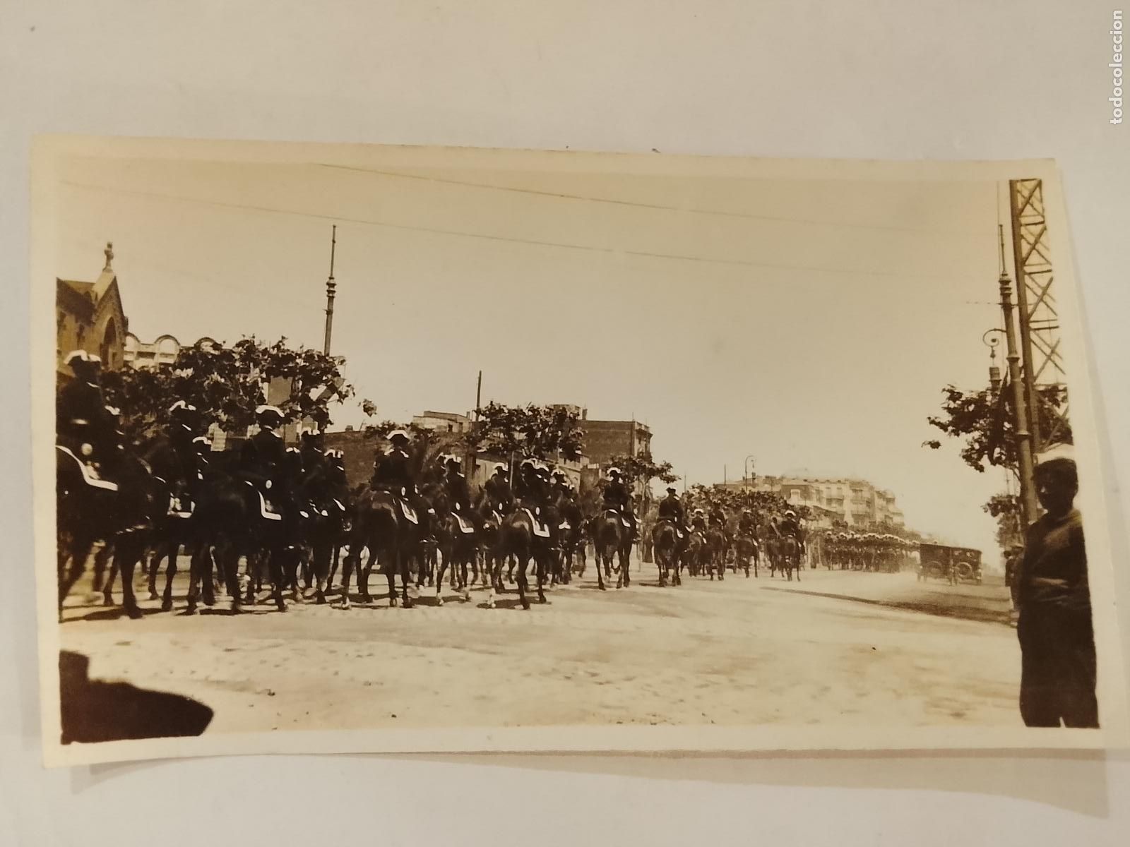 Militaria: DESFILE MILITAR A CABALLO - FOTOGRAFIA ANTIGUA - NO ES POSTAL -(115.608)