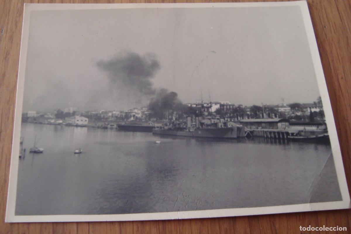 Militaria: ANTIGUA FOTOGRAFIA BARCOS DE GUERRA EN RIO GUADALQUIVIR SEVILLA 1961.