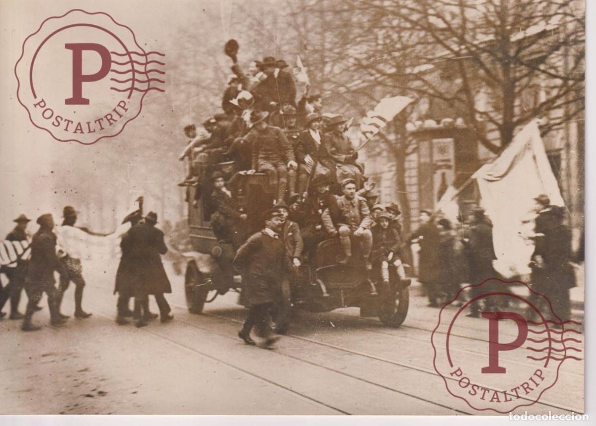 Militaria: 1918 SCENE DANS UNE RUE DU PARIS ARMISTICE German WWI Canon, 3rd Curiosity Exposition, Bastille 21