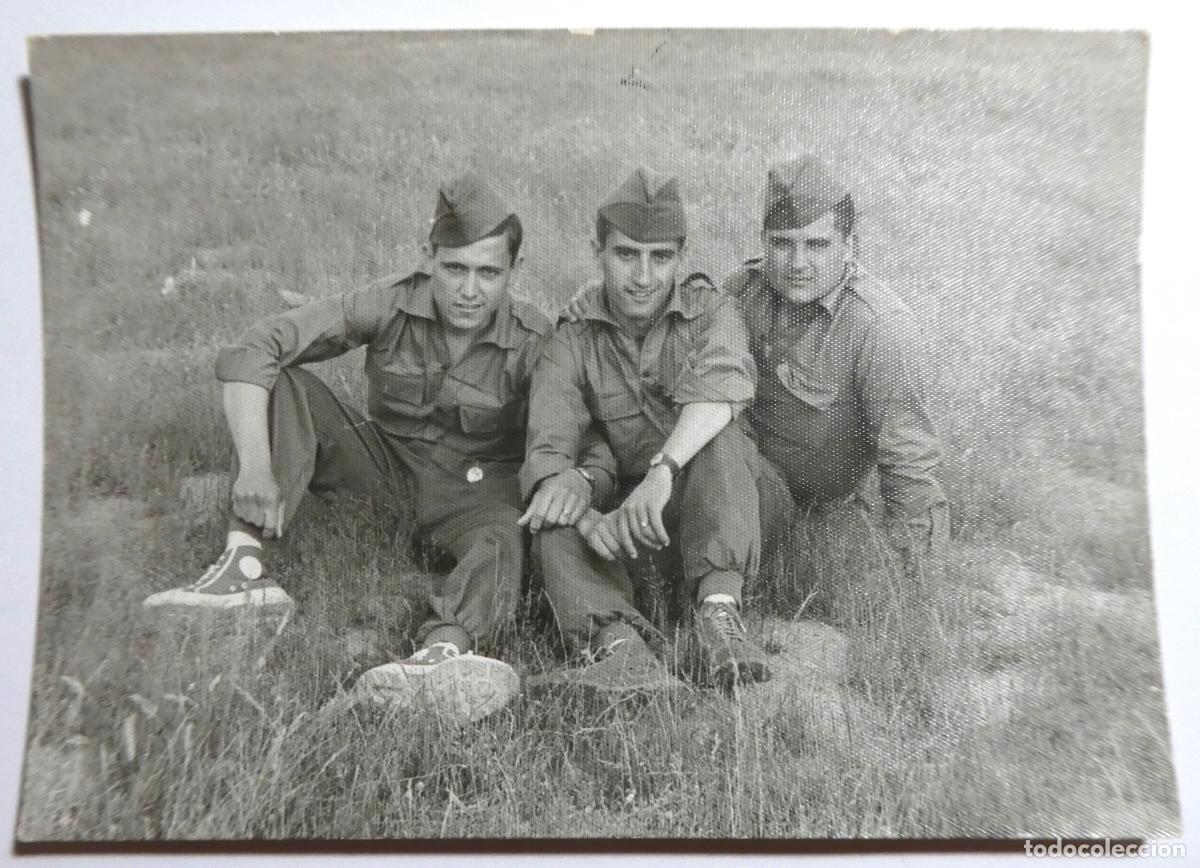 Militaria: Fotograf&iacute;a de tres soldados