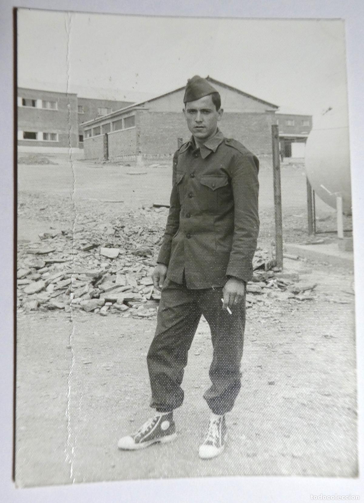 Militaria: Fotograf&iacute;a de un soldado, C&aacute;ceres 1967