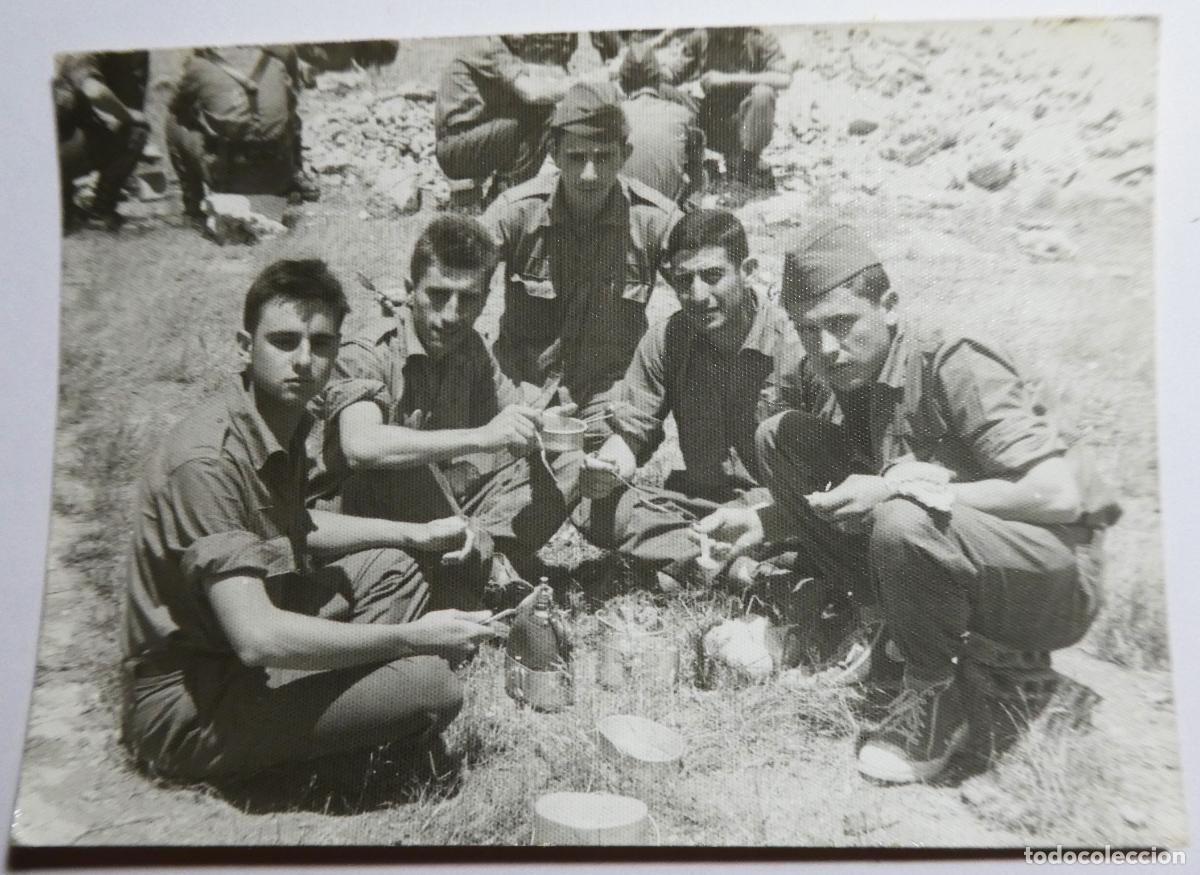 Militaria: Fotograf&iacute;a de un grupo de soldados