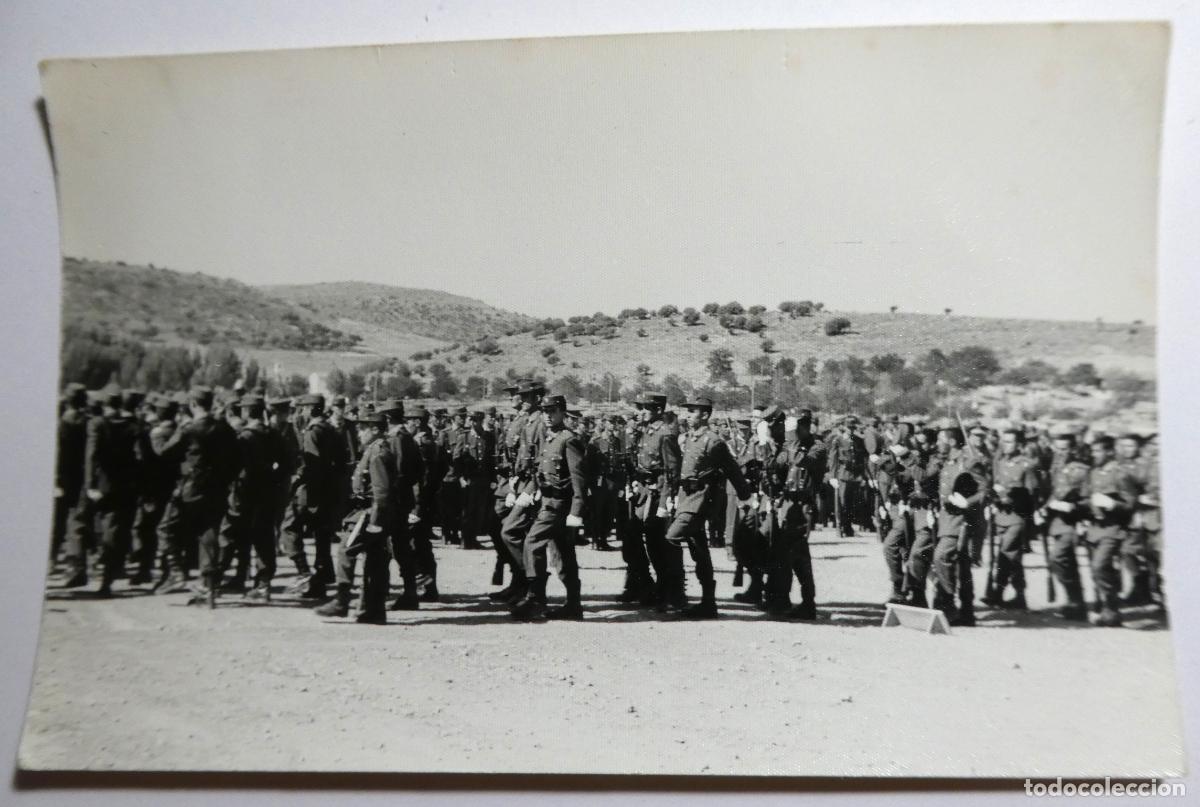 Militaria: Fotograf&iacute;a de una Jura de Bandera, 14X9 cm.
