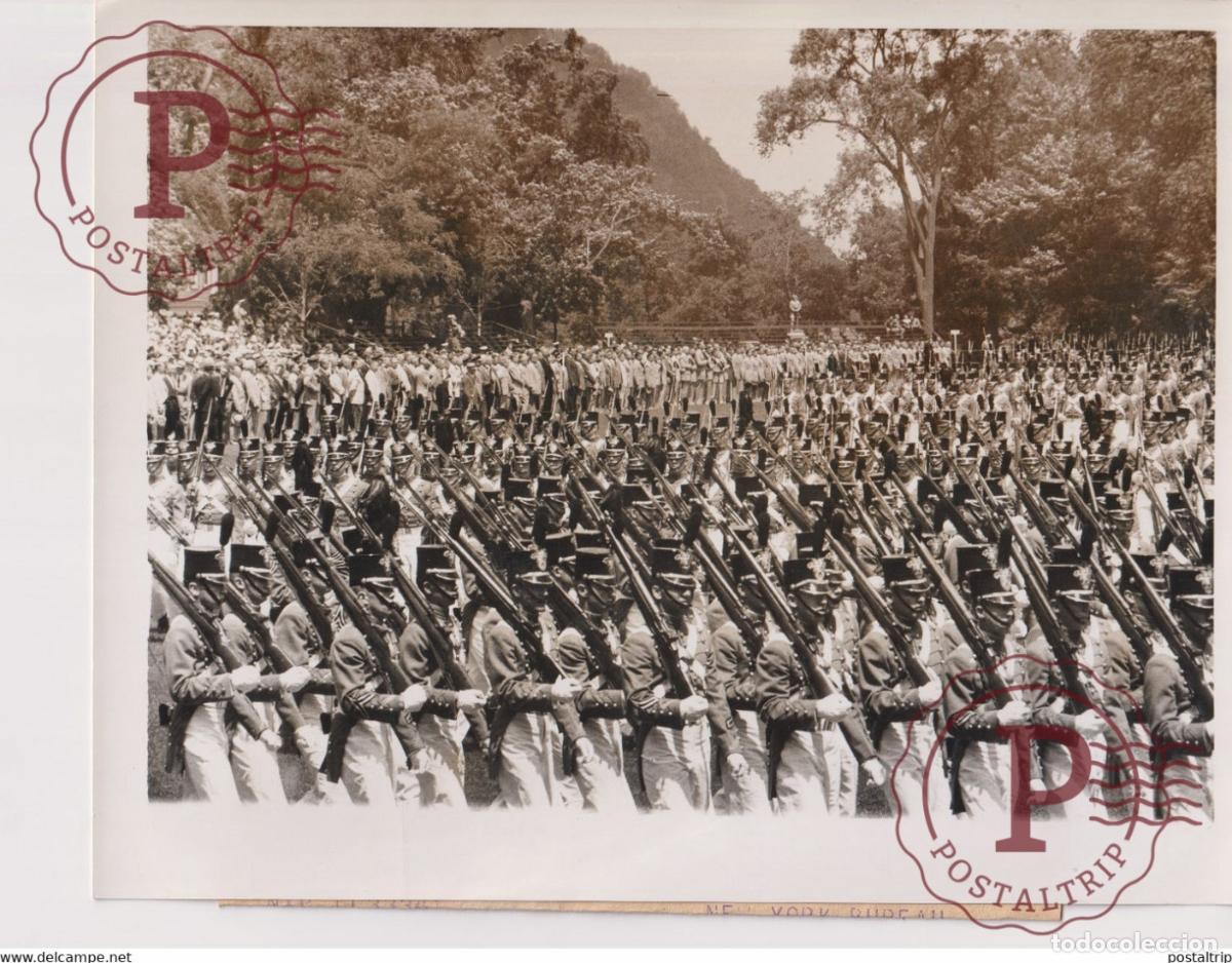 Militaria: THE OLD AND NEW GUARD WEST POINT NEW YORK CADETS ALUMNI DAY GEN HENRY HODGE 1957 24*18CM