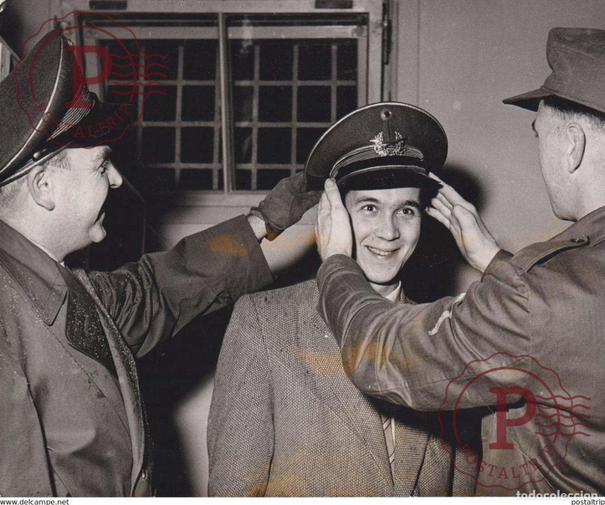 Militaria: REKRUTEN AUF DER KLEIDERKAMMER DEUTSCHLAND 20*15CM