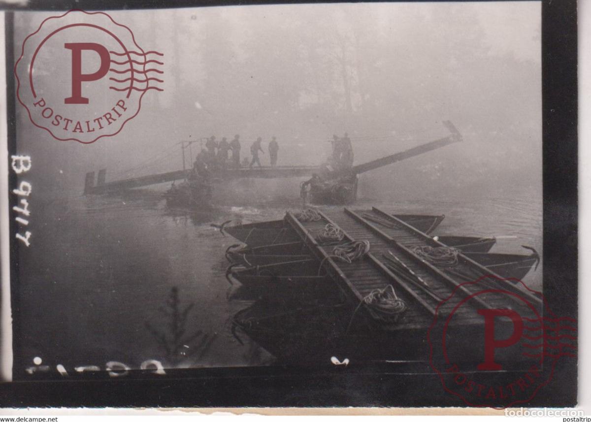 Militaria: BRITISH TROOPS CROSS THE SEINE 1944 WW2 9*6CM BRITISH ARMY LIBERACION CROWN PHOTOGRAPH