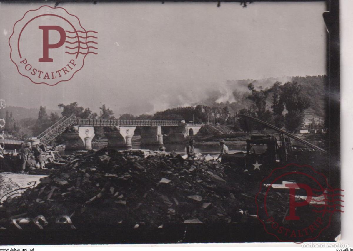 Militaria: BRITISH TROOPS CROSS THE SEINE 9*6CM BRITISH ARMY LIBERACION CROWN PHOTOGRAPH