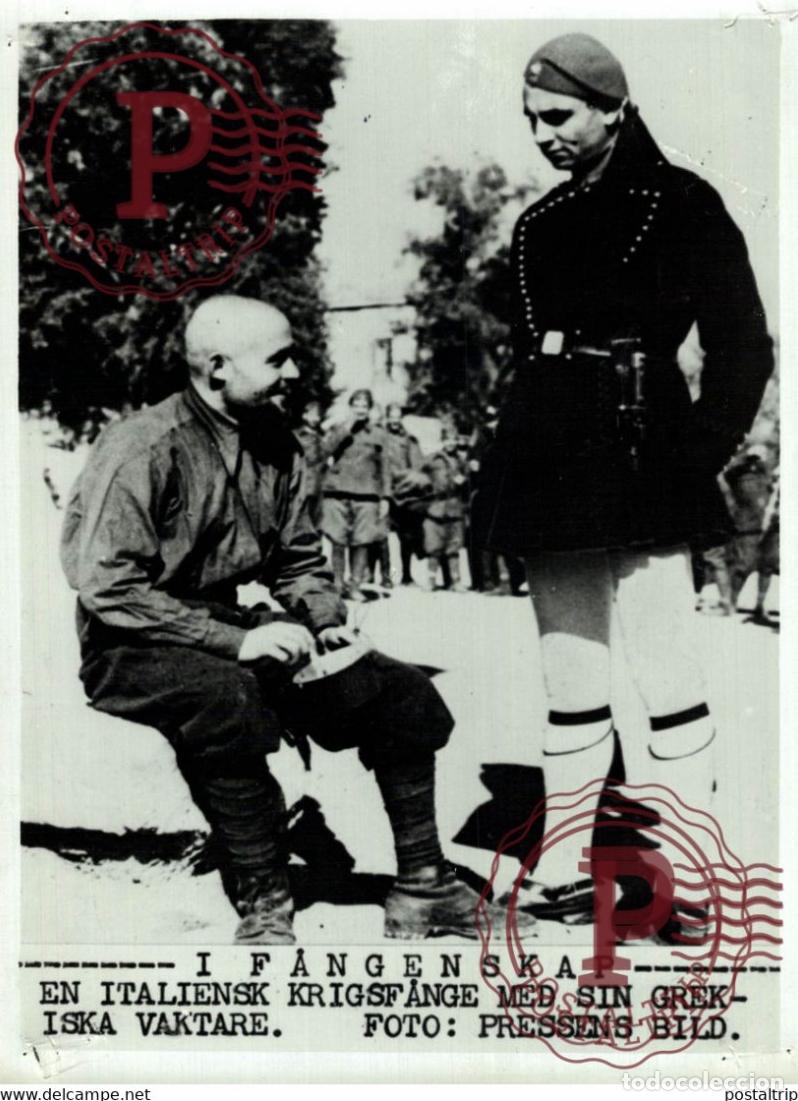 Militaria: ITALIAN PRISONER OF WAR WITH GREEK GUARD WORLD WAR 21*15CM SWEDEN SVERIGE SEE CORNERS