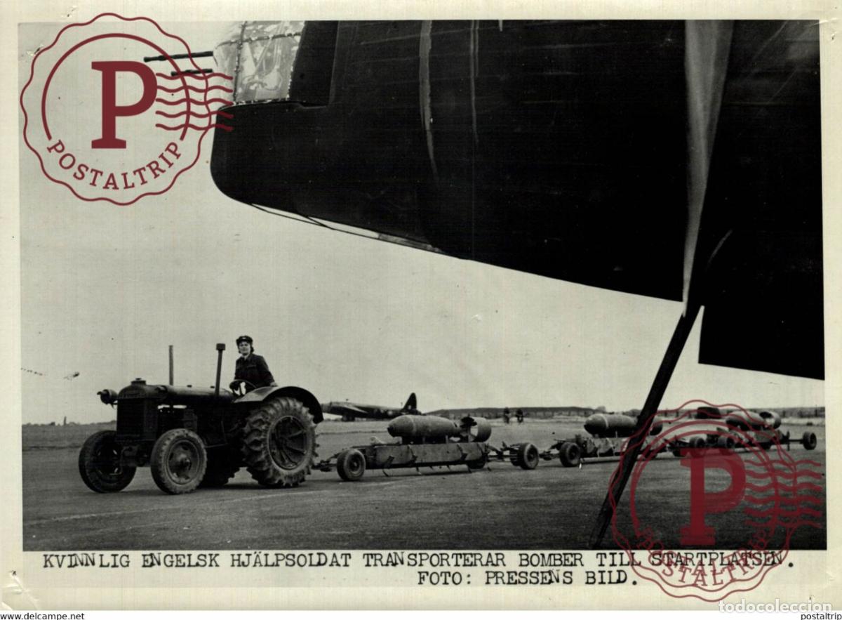 Militaria: WOMAN ENGLISH AID SOLDIER TRANSPORT THE BOMBS ROYAL AIR FORCE 21*15CM SWEDEN SVERIGE SEE CORNERS