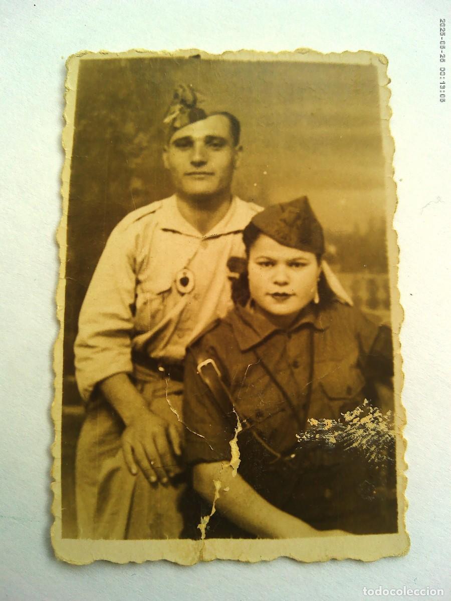 Militaria: GUERRA CIVIL - FALANGE : FOTO DE MILICIANO NACIONAL ( CABO CON DETENTE ) Y CHICA FALANGISTA