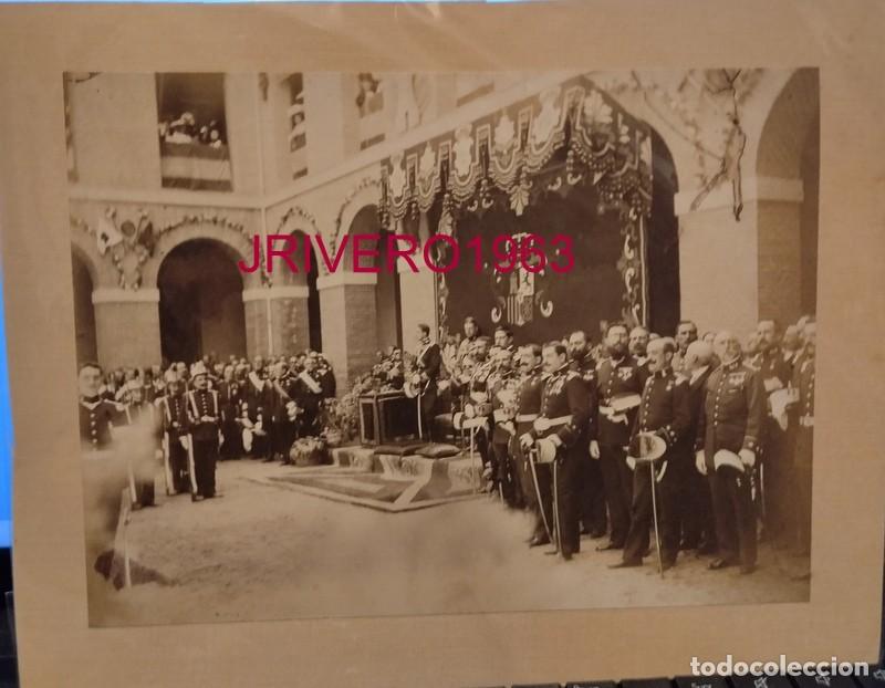 Militaria: ESPECTACULAR FOTOGRAFIA DEL REY ALFONSO XIII EN UN ACTO MILITAR, 22X16 CMS