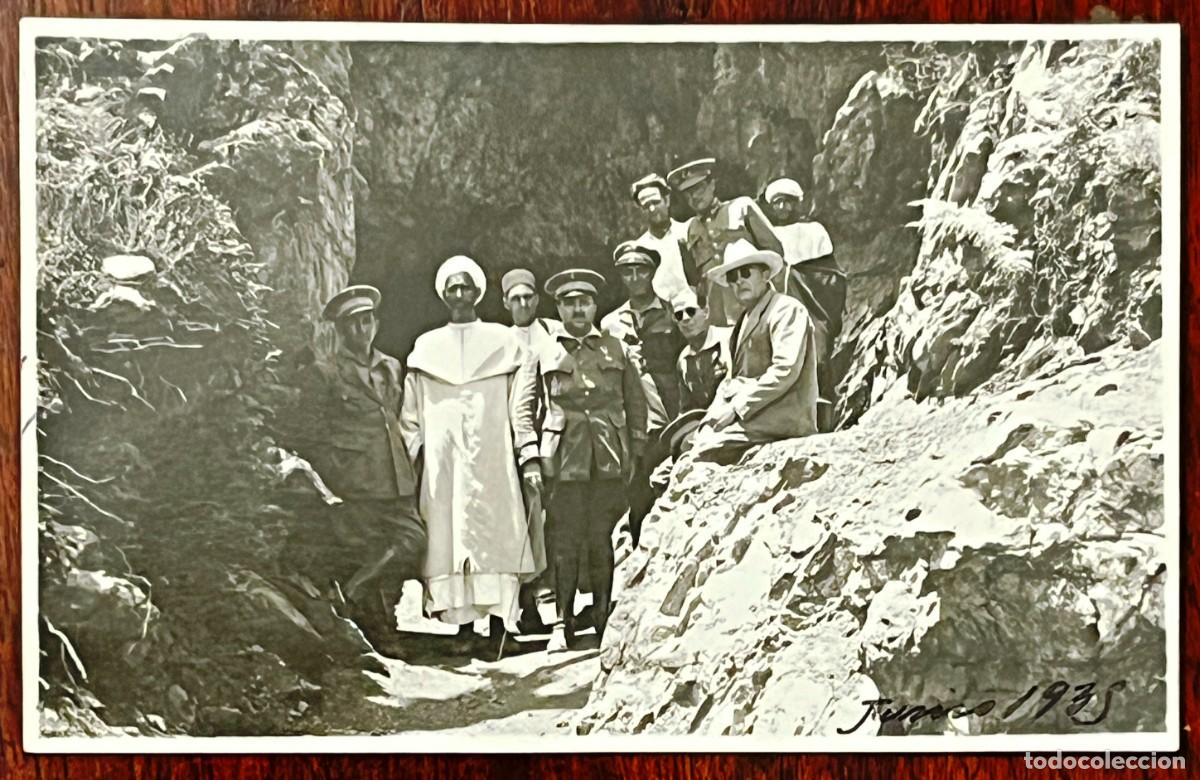 Militaria: Fotografia de grupo de militares espa&ntilde;oles del ejercito colonial norte Africano con unidades de la M
