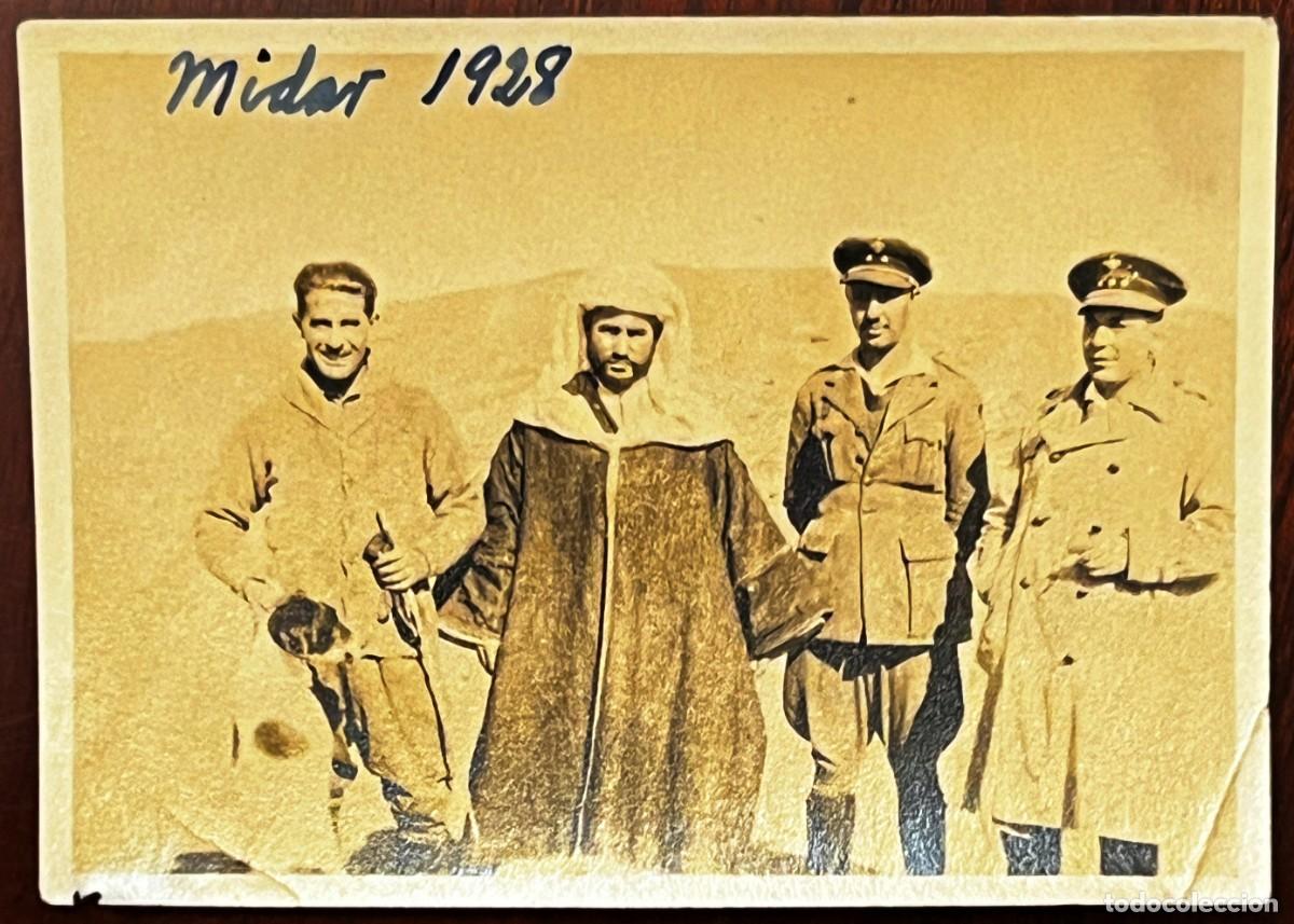 Militaria: Fotografia de 1928 oficiales espa&ntilde;oles de la Mehal-la Jalifiana con responable militar marroqui en M