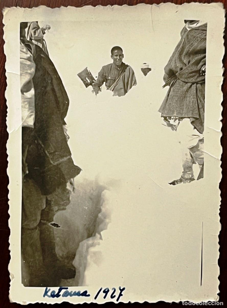 Militaria: Fotografia de 1927 militar de la Mehal-la Jalifiana en Ketama, retirando nieve de la carretera dura