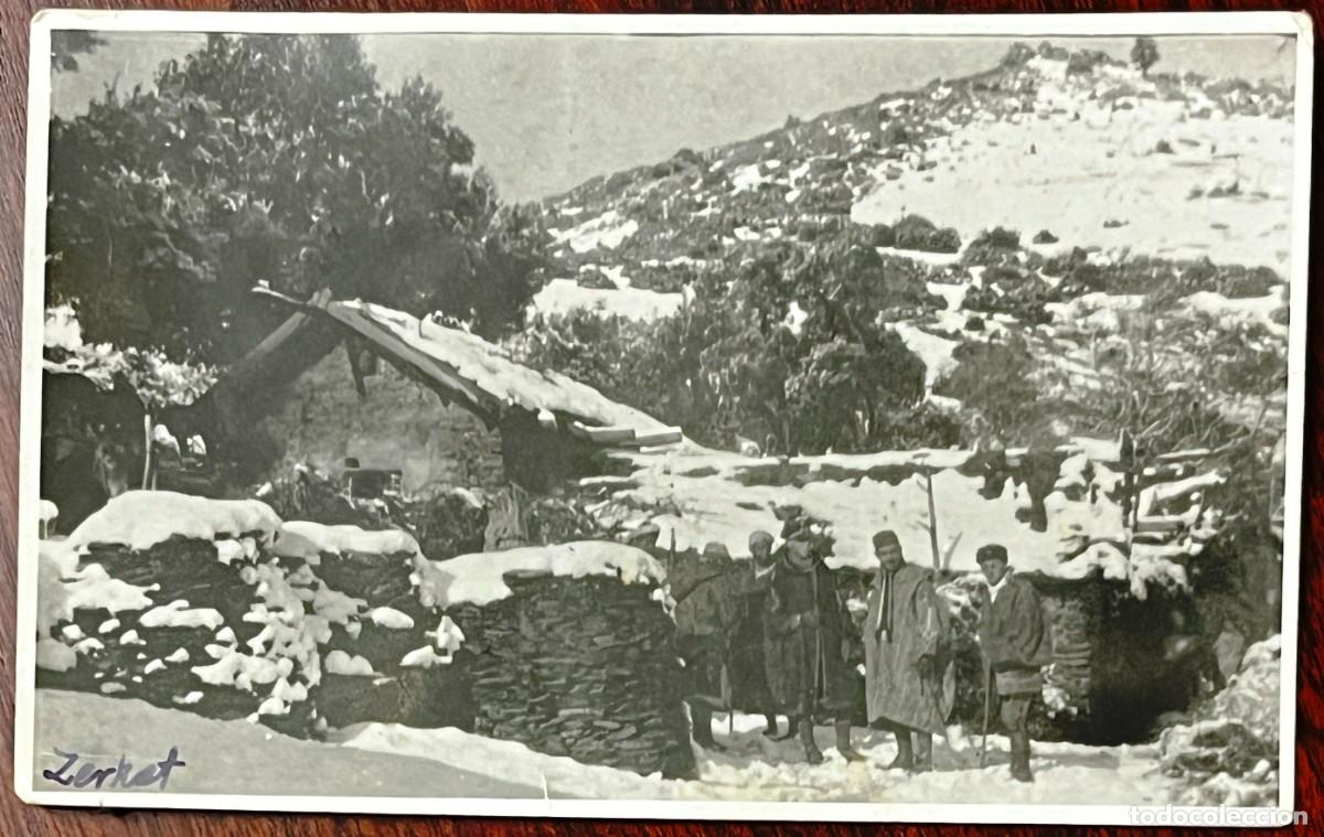 Militaria: Fotografia de 1927 militares espa&ntilde;oles y miembros de la Mehal-la Jalifiana en Zerkat punto estrat&eacute;