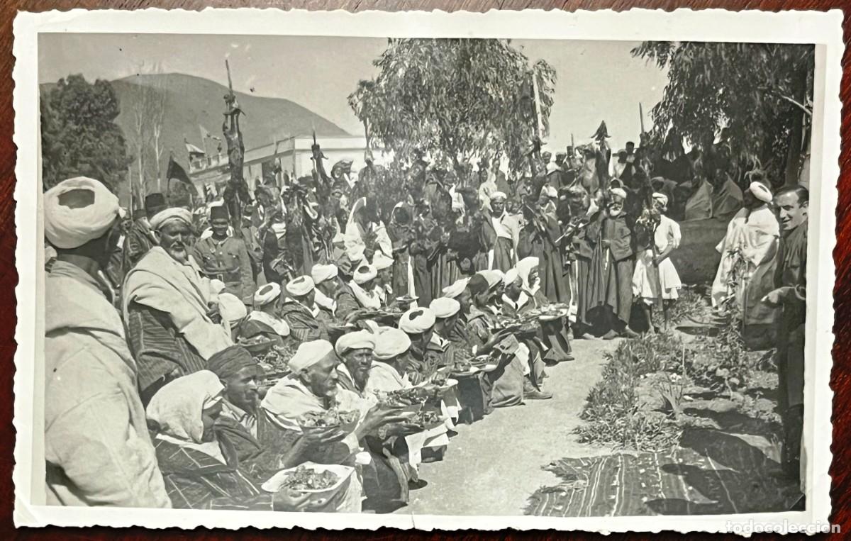 Militaria: Fotografia de 1927 la Mehal-la Jalifiana junto con responsables marroquies de la misma Protectorado
