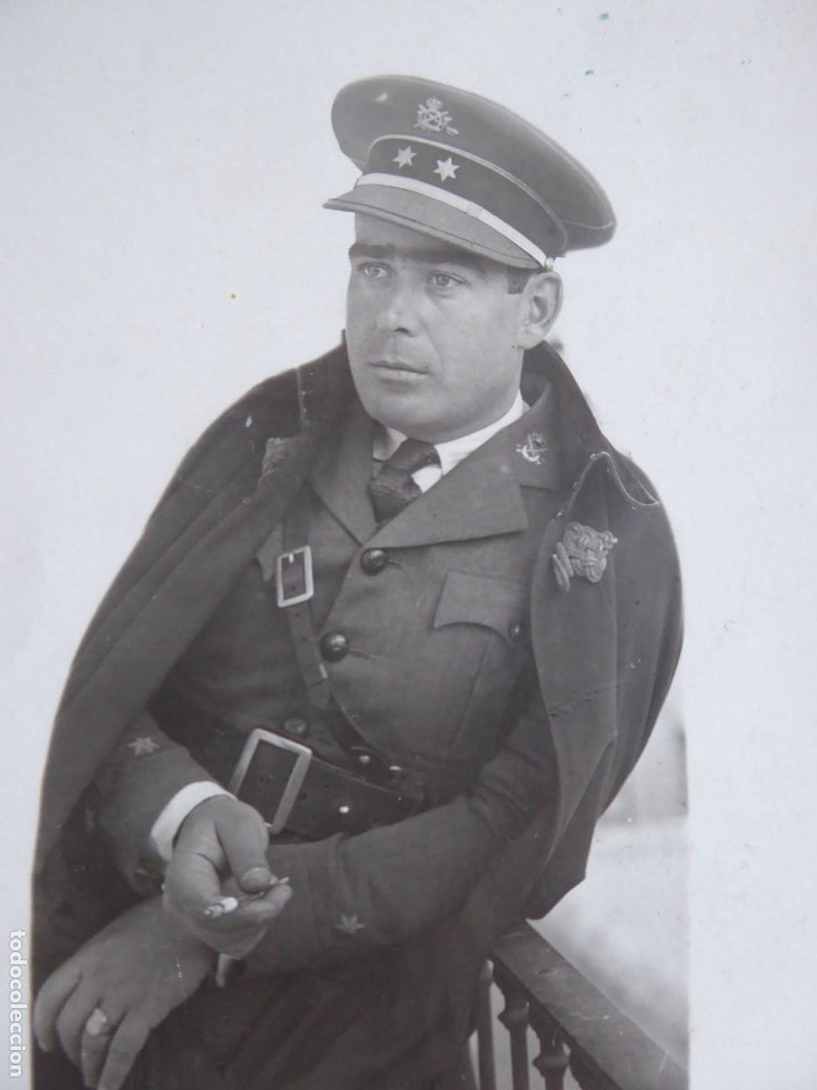 Militaria: Fotograf&iacute;a teniente regulares. Granada 1931