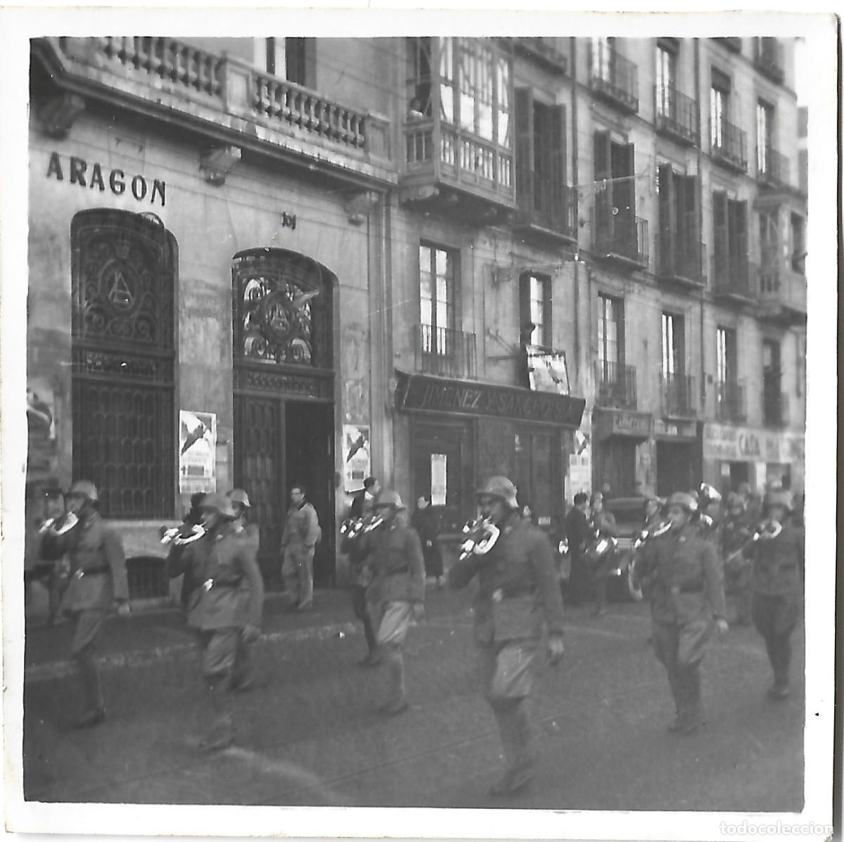 Militaria: 1937-38 ca Fotograf&iacute;a guerra civil. Soldados Legi&oacute;n C&oacute;ndor desfilando por la calles de Zaragoza