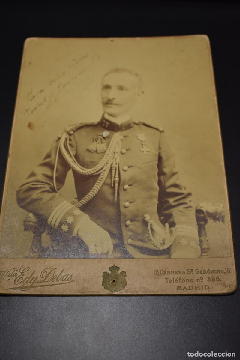 Militaria: Foto de un coronel. Siglo XIX. De Debas. Dedicada a sus hijos. Miden 25 x 17 cm