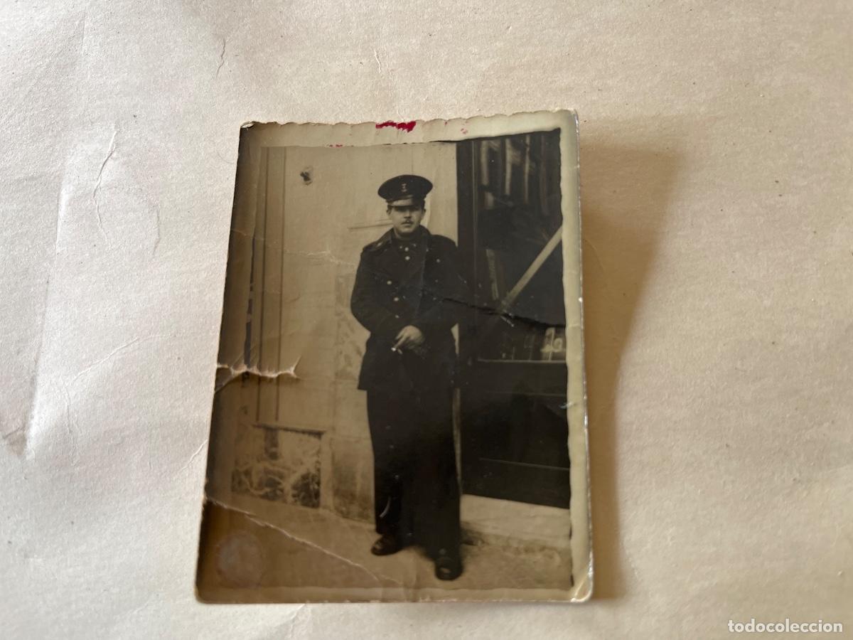Militaria: FOTO mando o suboficial de la Armada con el uniforme de diario para clima fr&iacute;o (tabardo y gorra de p